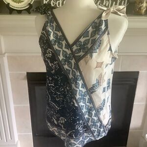 Charlie B V-Neck Paisley Top, Blouse, Medium NWT